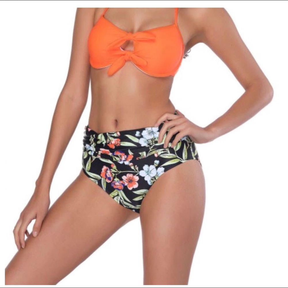 Bathing suits - Picture 5 of 8